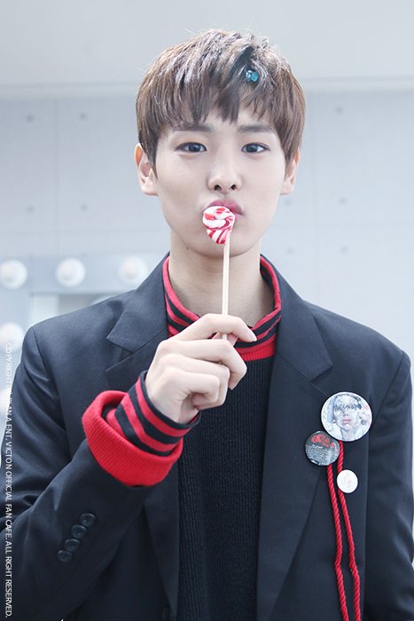 VICTON1109's tweet photo. [#빅톤] #Born아이덴티티 본방송까지 기다리기 힘들땐?
오랜만에 돌아온 #앨당저 보고 또 보면서 시간 순삭하기!

더 많은 사진은 잠시 후 7시!
공식 팬카페 #VICTON_STORY 에서만 공개됩니다!

#임세준 #도한세 #최병찬 #정수빈 https://t.co/vkOVnEX3yb