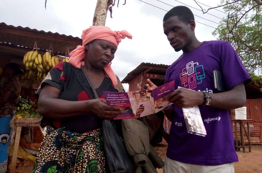 TaifaMoja's tweet photo. #TumaPesaBilaMipaka umuondolee wasiwasi mpokeaji wa pesa kupotea endapo atafuta SMS kwa bahati mbaya.
Tembelea https://t.co/vEebS7aaMo https://t.co/dB3kat5iFo