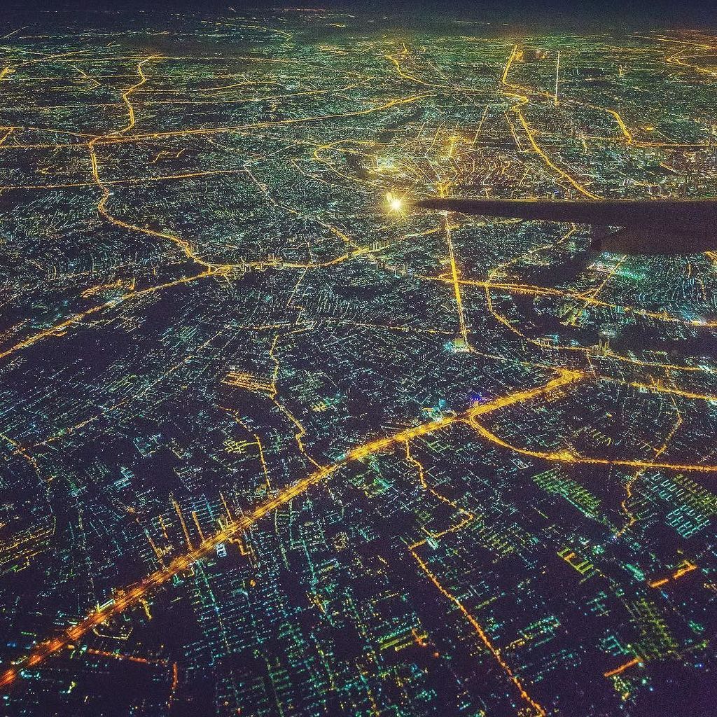 NaiSoopBlog's tweet photo. "Midnight's Bangkok"
#bangkok #city #nightlights #nightphotography #onthejetplane #จูงมือกันเที่ยว #naisoop https://t.co/s99JVoGTdy https://t.co/8Nnk3fkTEM