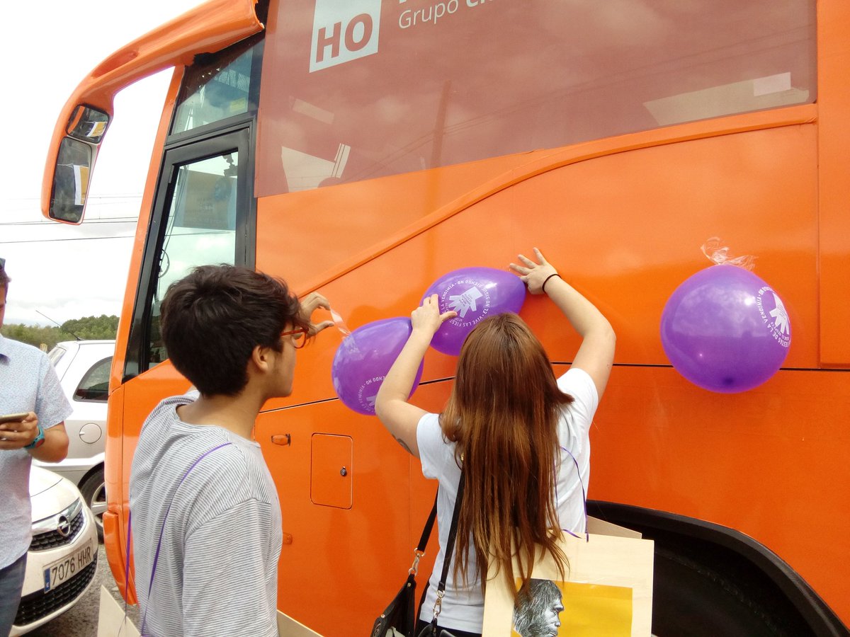 ElSalto_Rioja's tweet photo. Los colectivos LGTBI de Logroño "decoran" el autobús de @hazteoir https://t.co/05eTUYpssb