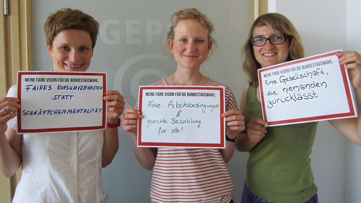 Drei Kolleginnen aus der GEPA-Presseabteilung mit ihren fairen Visionen für die Bundestagswahl #dekt2017 #ForumFairerHandel