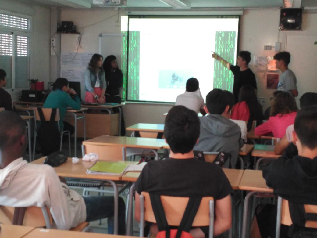 TerradeFoc3rB's tweet photo. Alèxia Izan Jorge Andrea #gimcanavirtual #projectemonvirtual @scratch @scratchcatala @playbuzz @instagramES @Blogger https://t.co/JdQFmvBTl2