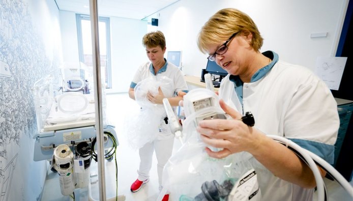 RTLZ's tweet photo. Er dreigt een groot tekort te komen aan verpleegkundigen, metselaars en ict'ers https://t.co/9UzXgQZrUd https://t.co/BDuKUWaYdx