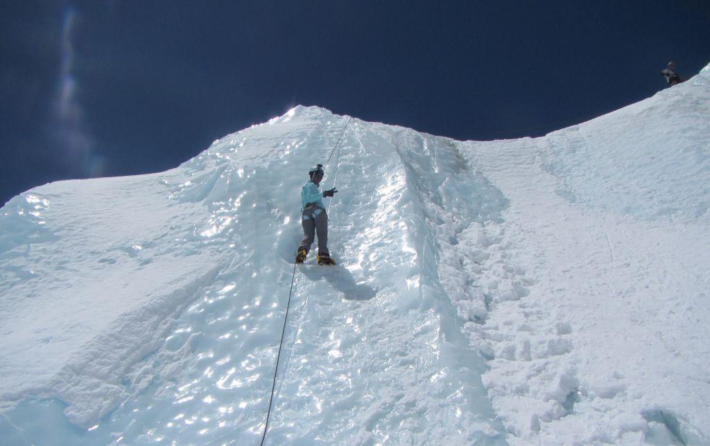 Expeditionist_s's tweet photo. Here is som press coverage on Saray Khumalo. She was only a hundred meters below the summit when she had 2 turn back https://t.co/7vgvRtfgFt https://t.co/HFrbOZxiWq