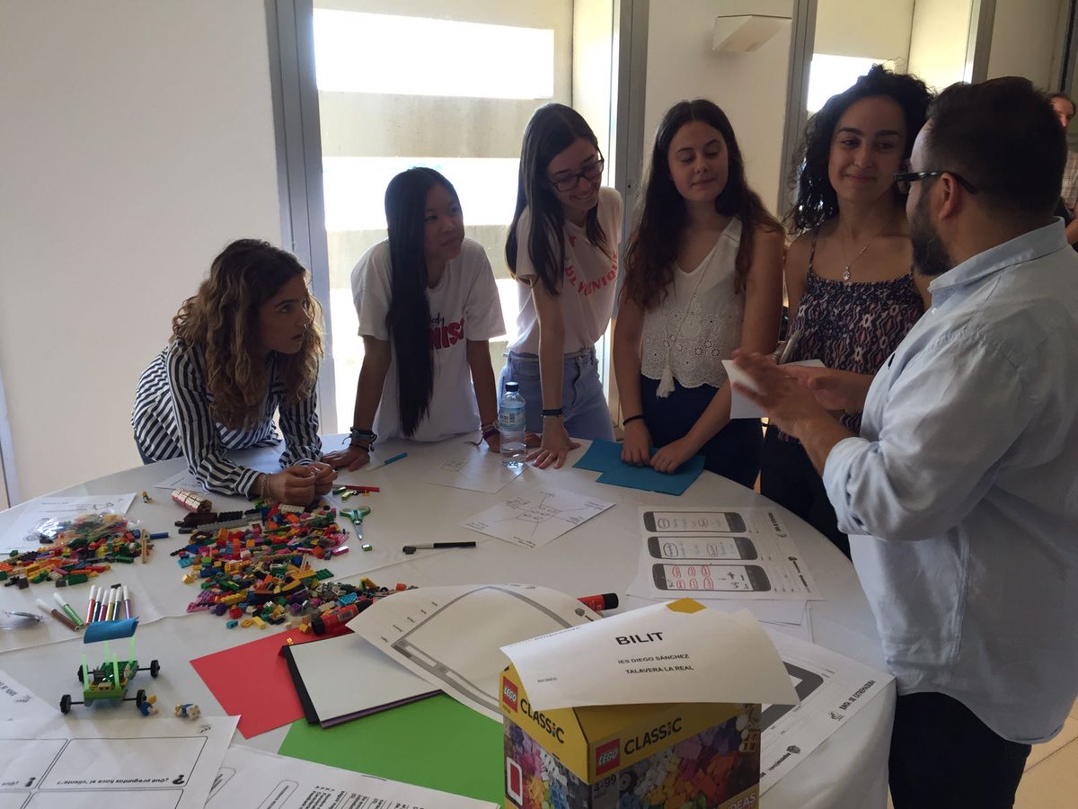 CulEmprendedora's tweet photo. Impresionante jornada con el alumnado de #youthemprende en #territoriocreativoext un piloto para Bachillerato. Prototipando! https://t.co/rE7ex0aol8