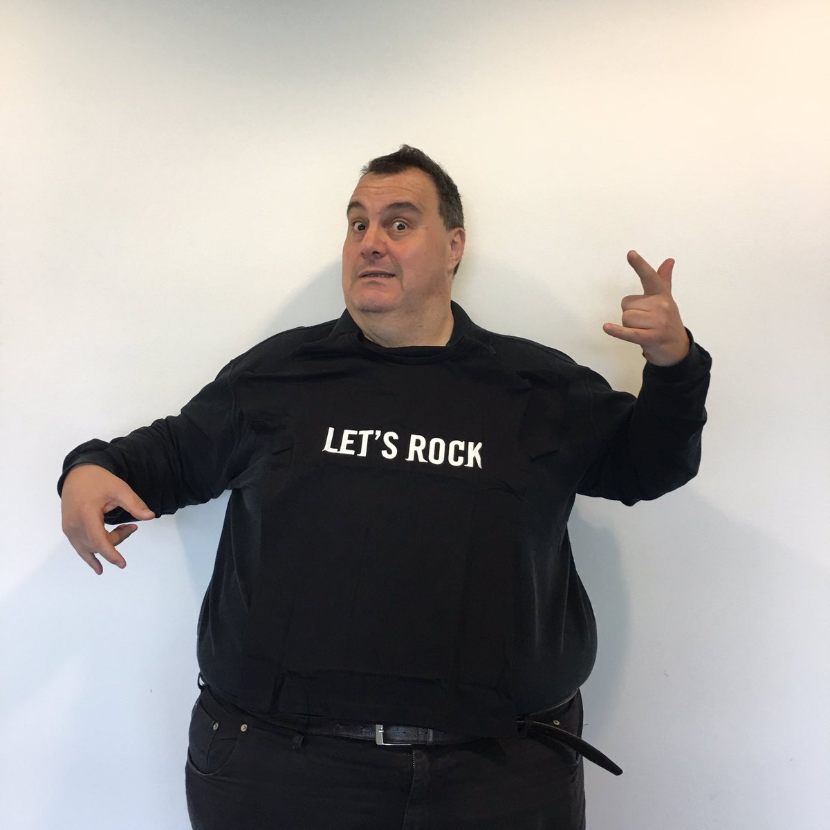 CheliPietro's tweet photo. Sono #rock con #amicatshirt #tshirtmanifesto #amicajune #letsrock https://t.co/W8TaBttGjG