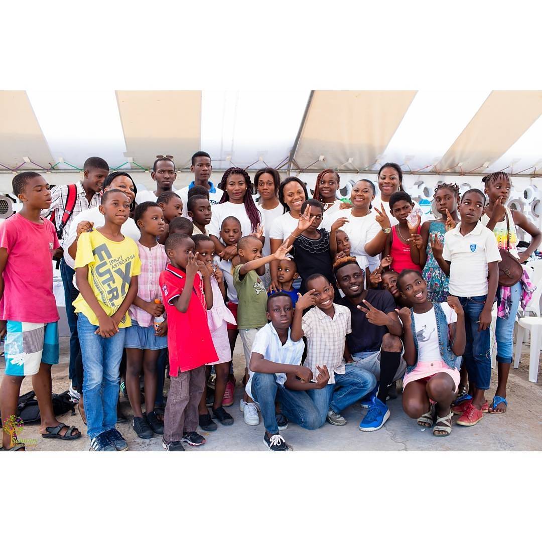 DesSemons's tweet photo. Retour en images sur le 29 avril 2017 on était dans le 3ème arrondissement de Libreville pour la fin du projet "Juste en un geste ". https://t.co/tEyoxYiuBZ