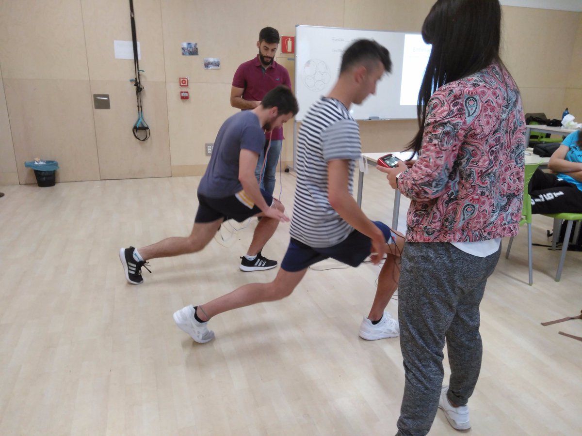 Gonzalo_Bar's tweet photo. Ejercicio físico con electroestimulación local #EENM, con alumnos de 1ºB #TAFAD de la @ui1Universidad https://t.co/ng9DAa9Rkp