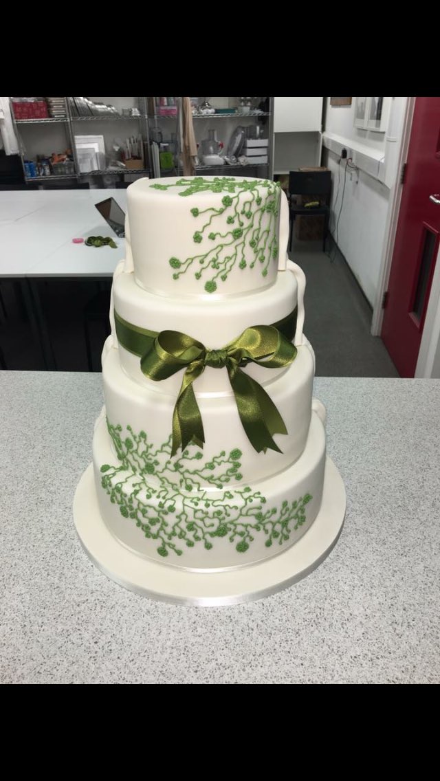YORKCakes's tweet photo. Had lots of fun making this 'half and half' wedding cake for Nick &amp; Sally who were married @Bridge_Wetherby on Sunday. https://t.co/d860iex7Gc