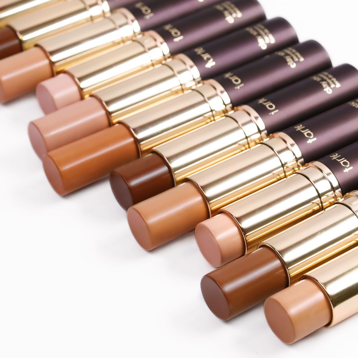 tartecosmetics's tweet photo. Swipe and blend your way to flawless with our NEW clay stick foundation!✨ SHOP NOW: https://t.co/c2zGY5XuB1 #slaywithclay #feedyourflawless https://t.co/lSIpyufEkY