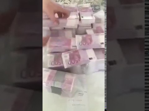 Striscialarete's tweet photo. #Euro #Tesoro Conta i #Soldi ma guarda quanti ne ha incredibile - https://t.co/bdXCbaEaPv https://t.co/szJqQhT7j4
