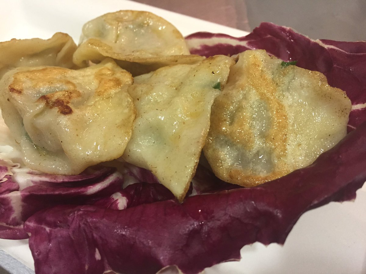 cinaincucina's tweet photo. #Ravioli espressi fatti a mano tutte le sere dal lunedì al sabato dalle 18 alle 24 al #DumplingBar via Vitelleschi 38 #Roma #cucinacinese https://t.co/wz4nZxLs4O