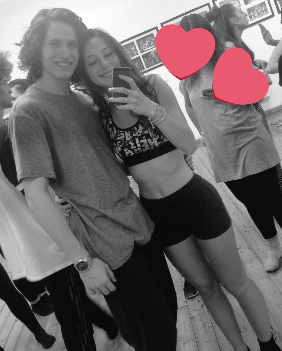 Carlottaaaa19's tweet photo. Abbiamo lasciato un ragazzo umile e così è rimasto! Giusto l'altezza è cambiata un po' ! 
Orgogliosissima di te!🖤
il mio vincitore #Amici16 https://t.co/uNAeutEMBK