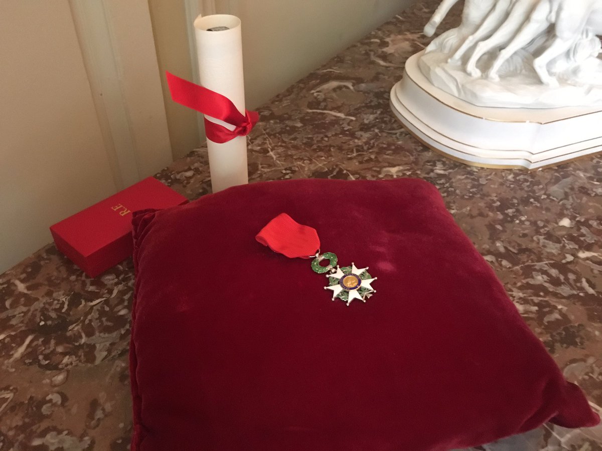 fadilalaanan's tweet photo. A l' @FranceBelgiqueC pour la remise des insignes de chevalier de la Légion d’honneur à mon amie Diane Hennebert femme de conviction 🇧🇪🇫🇷 https://t.co/K1JhygIgRV