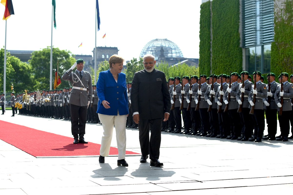 A picture from the ceremonial welcome in Berlin.