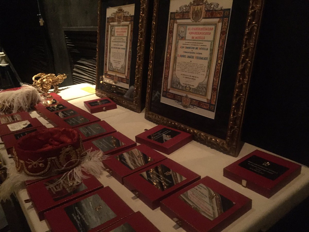 juanbuenopp's tweet photo. Enhorabuena a todos los que hoy reciben la #MedallasSevilla17. Muy merecido por todo lo que aportan para la cuidad. En especial Amalia Gómez https://t.co/gqIj97ExTs