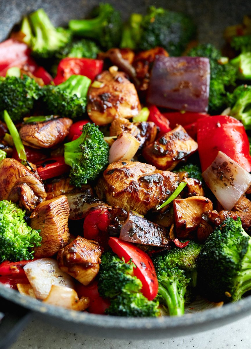 cravingtasty's tweet photo. Awesome #Hunan #chicken stir fry! https://t.co/lMM35H6Vsg … #RecipeOfTheDay #yummy #delicious #HealthyEating #homemade #yum #chinesefood https://t.co/b1lX4t4HLI