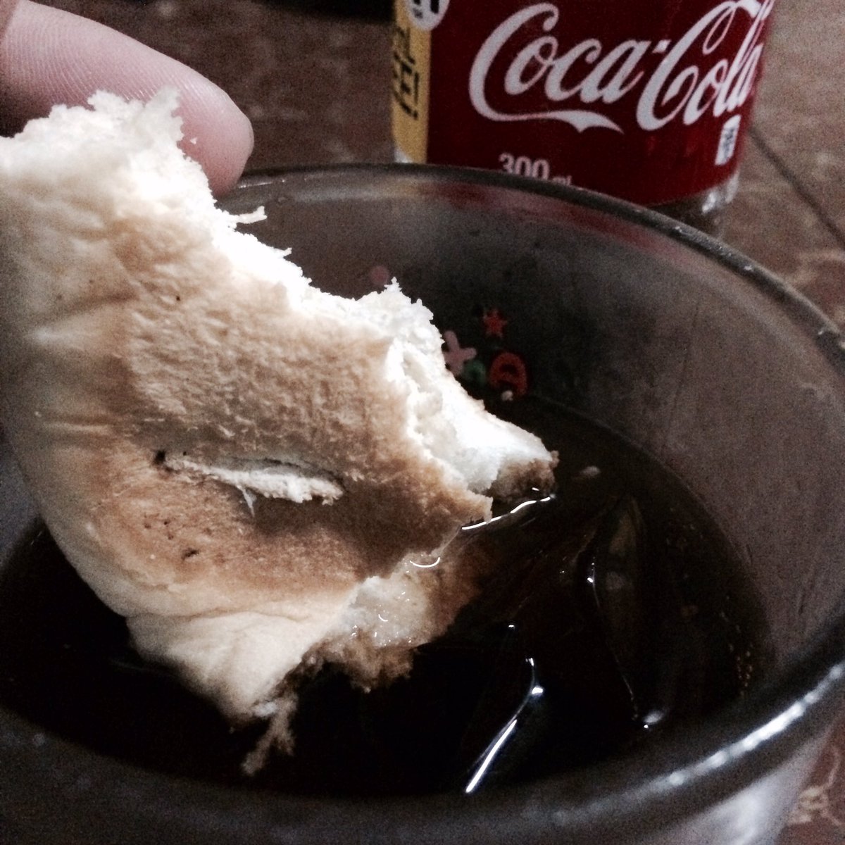 ReoReomanlapaz's tweet photo. Taas kamay sa mga ginagawa ding sawsawan ang coke🖐🏾😅 https://t.co/W6hBofSE4A