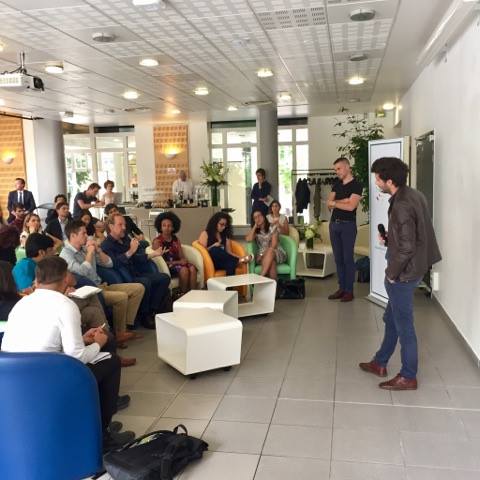 C'est au tour de <a href="/jeandeguerre/">jean deguerre</a>, président de Nos grands-mères ont du talent <a href="/ngmodt/">Nos grands-mères ont du Talent</a> de pitcher! #fooddelivery #emploidesseniors