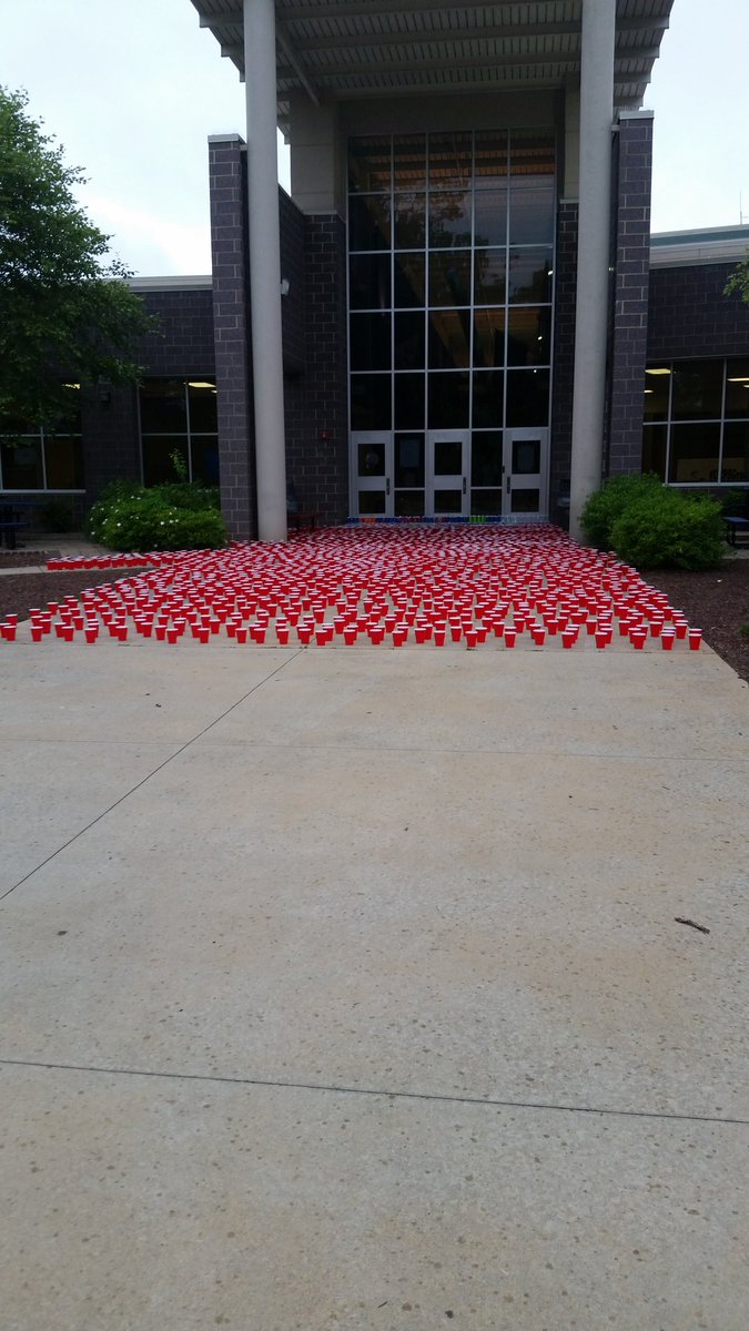 catiebrownhelms's tweet image. Love teaching high school for reasons like this! #seniorprank #cupchella #nowayin