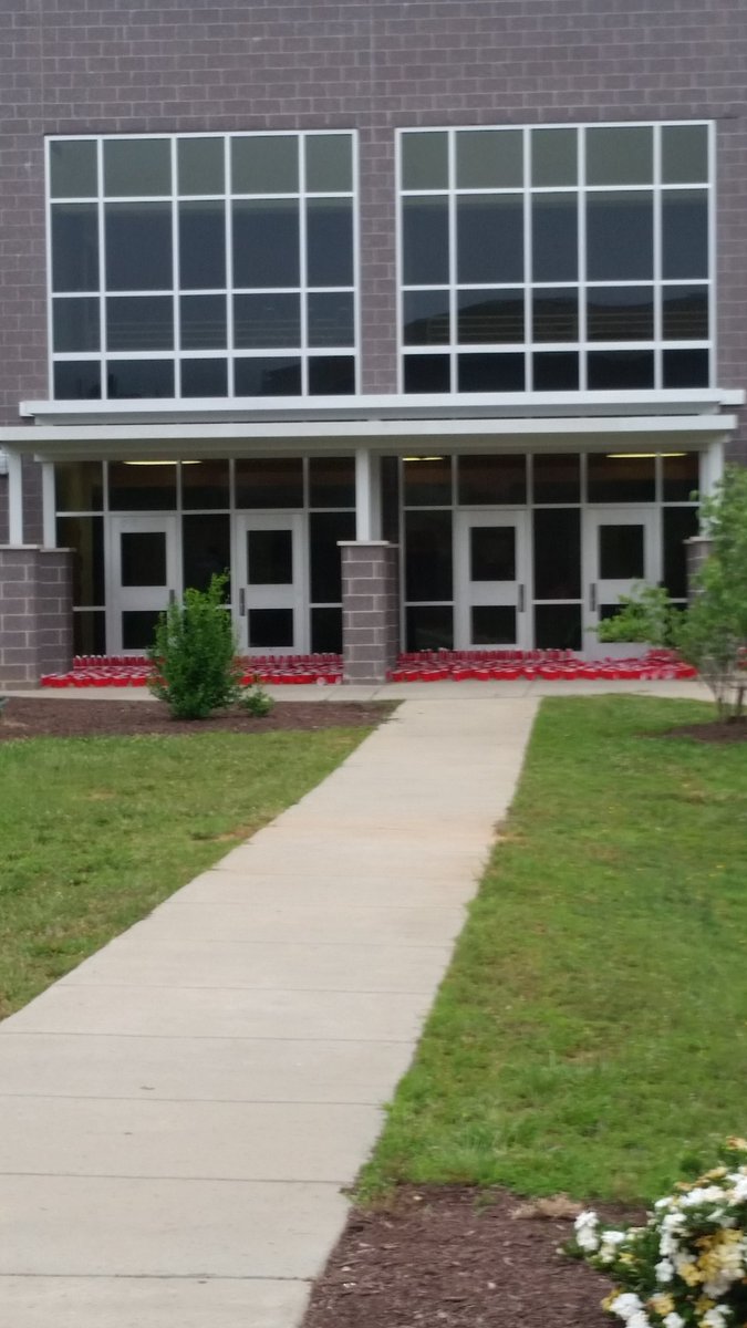 catiebrownhelms's tweet image. Love teaching high school for reasons like this! #seniorprank #cupchella #nowayin