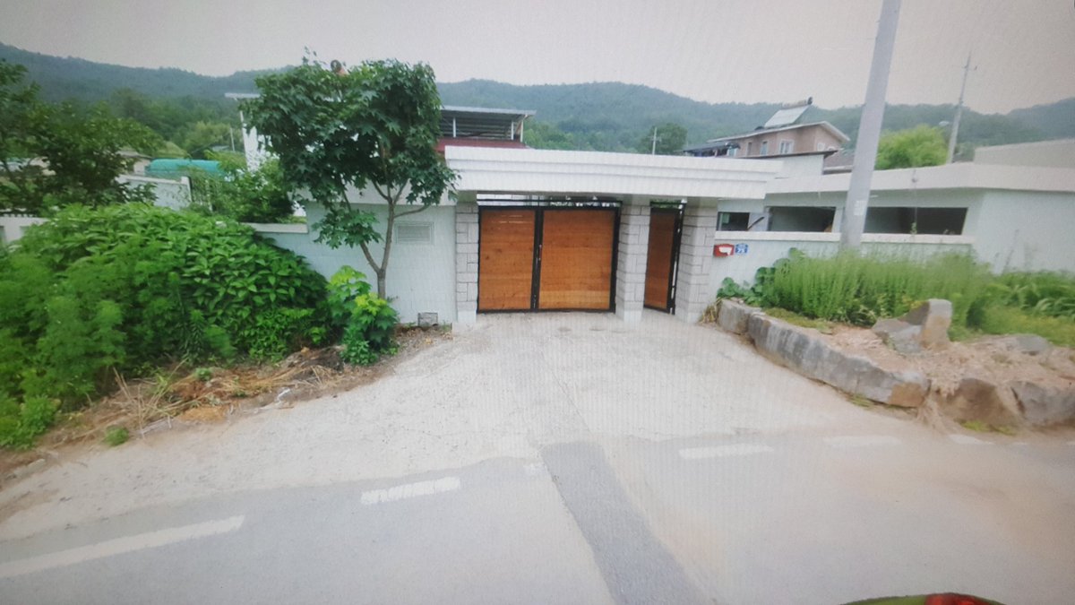 경상북도 구미시 장천면 여남리 
주택 매매 대771(223평 ) 
건평 98(29.65평)
목장용지414(125평 )
전349(105평 ) 
몽땅 삼억원 
상담010 4072 7983