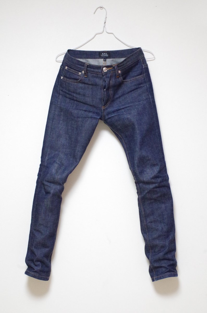 de_hasznos's tweet photo. A.P.C Petit Standard(30days,never wash) 穿き込みを始めてから1ヶ月です。全体的に癖付けがされています。色落ちの方はまだまだですが、はやくもヒゲがつき始めています。#APC #PetitStandard https://t.co/H6rBsh1imV