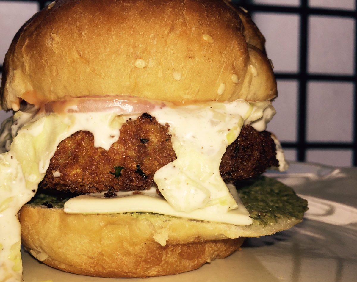 bribingtastebud's tweet photo. 😘🍔 
#burger #foodporn #bribingtastebuds #foodiesoul #foodaholic #junkfood #foodislove #foodforlife #foodgasm #iPhonephotography #likes #love https://t.co/o8GZvVVCYE