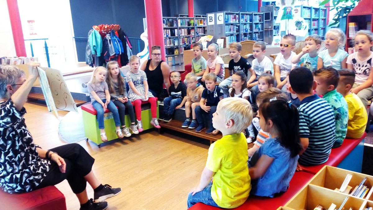 HofsteeSchool's tweet photo. Kleuters in de bibliotheek! https://t.co/K0EvG0DvpE