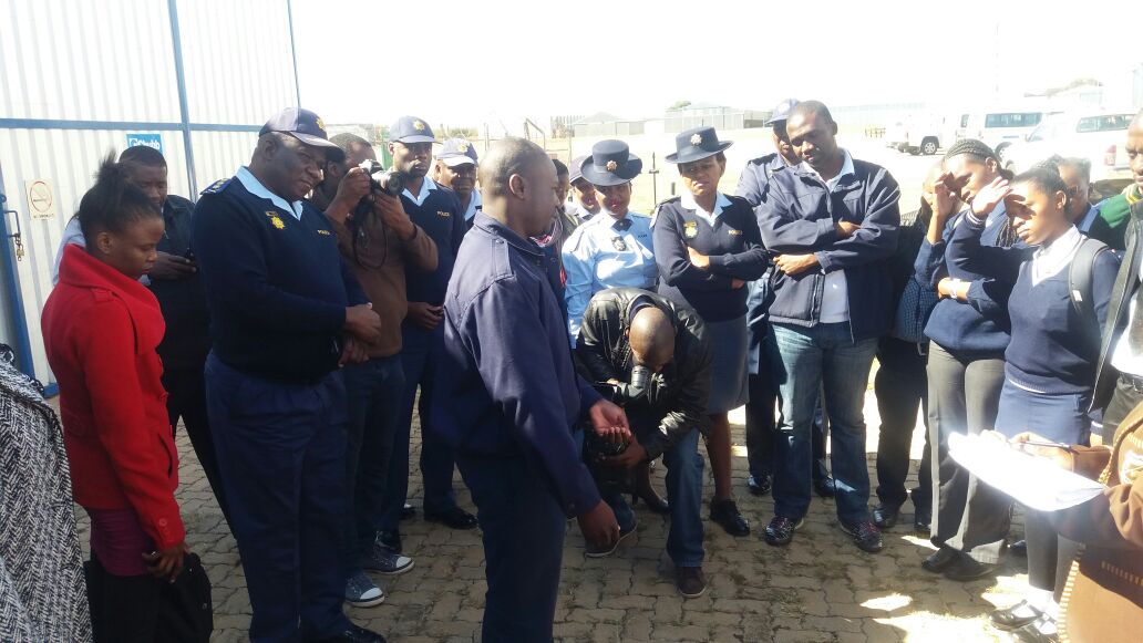 SAPoliceService's tweet photo. #sapsLIM #GirlChild2017 Learners briefed about the role of #SAPS #MountedUnits & #K9's in support of the operational force in #FightCrime ME https://t.co/nNNy6d2xSX