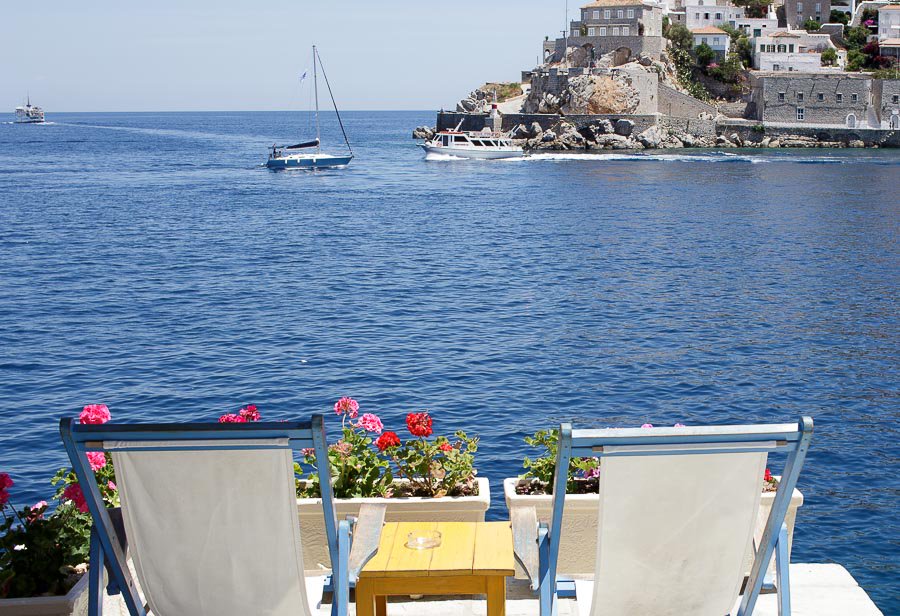 DianaBuiuciuc's tweet photo. Very happy with this view π https://t.co/gYMcwNGE7B #travel #travelblogger #greece #traveltips #visitgreece #travelbloghub #ttot https://t.co/YkP6rkfyiK