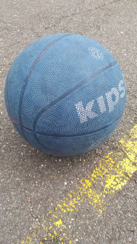 Marko_Svrx's tweet photo. Un petit basket ? https://t.co/YAdQCdqtyz