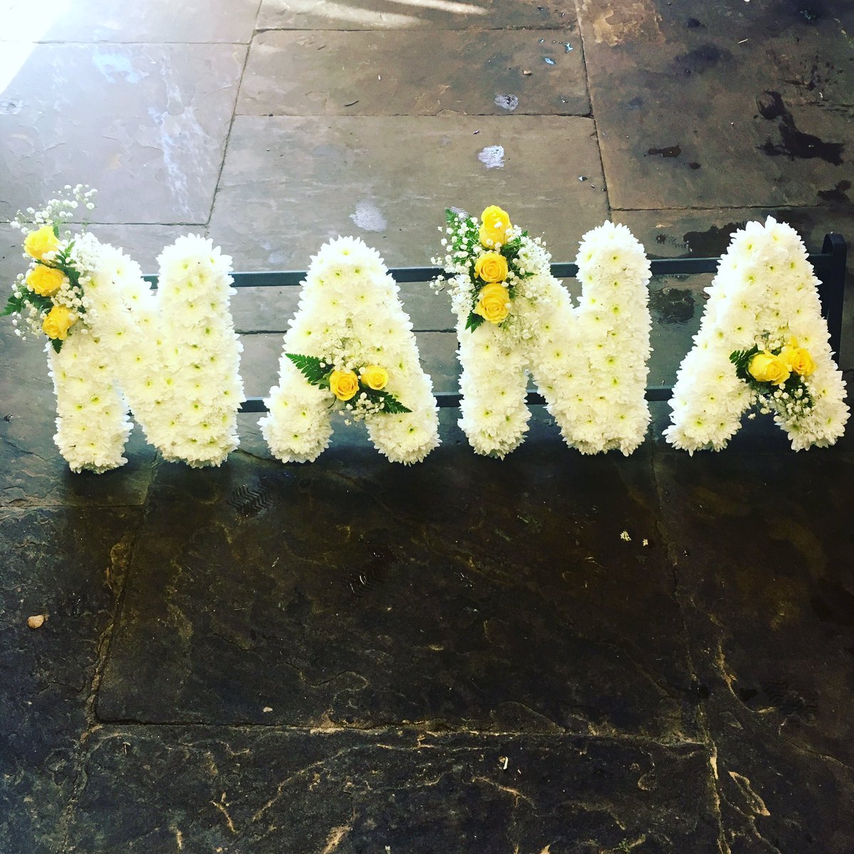 Flower_Couture's tweet photo. Farewell flowers ❤️#funeralflowers #funeraltributes #flowerletters #bingleyfuneralflowers #mum #nana #brother #bingleyflorist #flowercouture https://t.co/FN9l5ejZmS