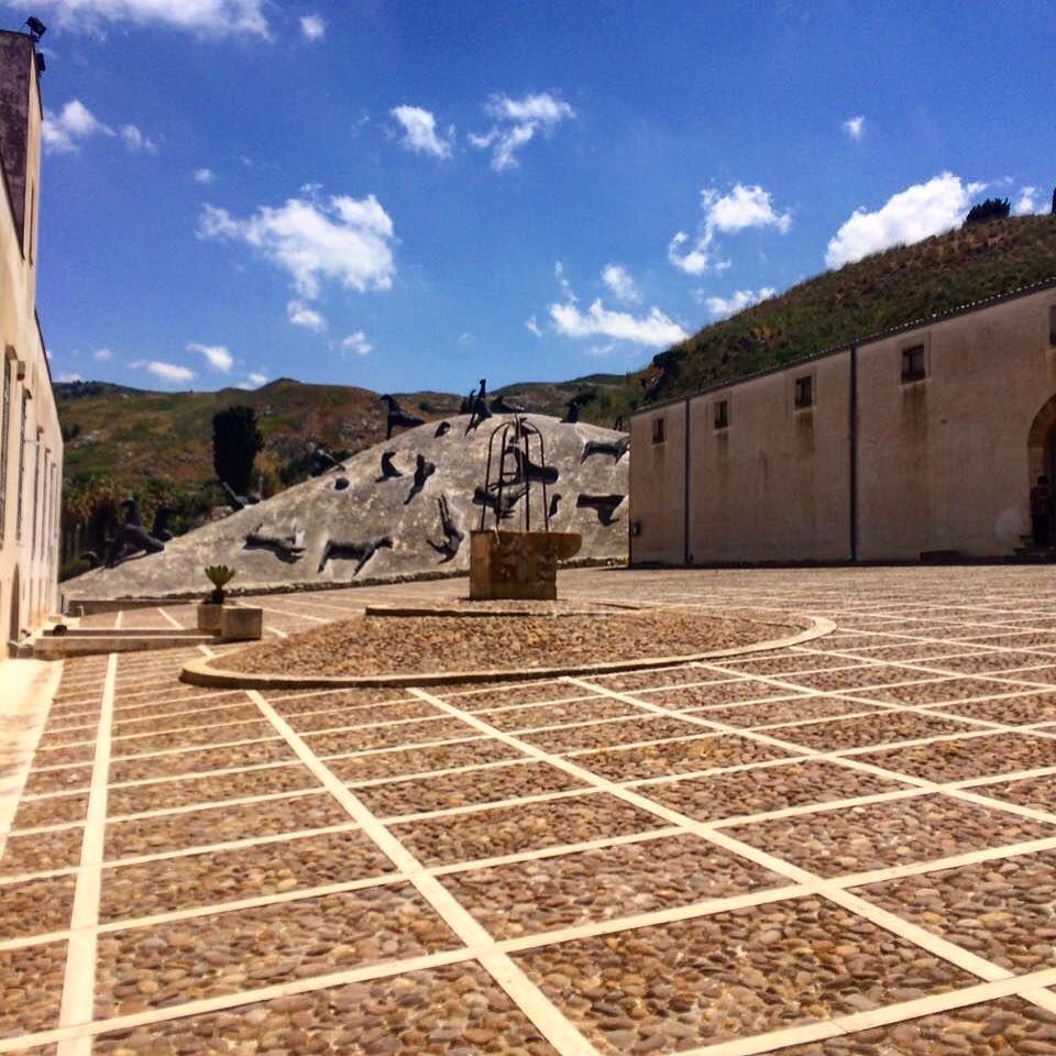 OnavTrapani's tweet photo. Luoghi magici: il nostro #CantineAperte2017 è iniziato qui #Gibellina #TenuteOrestiadi #winepassionskill #assaggia… https://t.co/vFkDa1R1A6 https://t.co/s8AkprML1Z