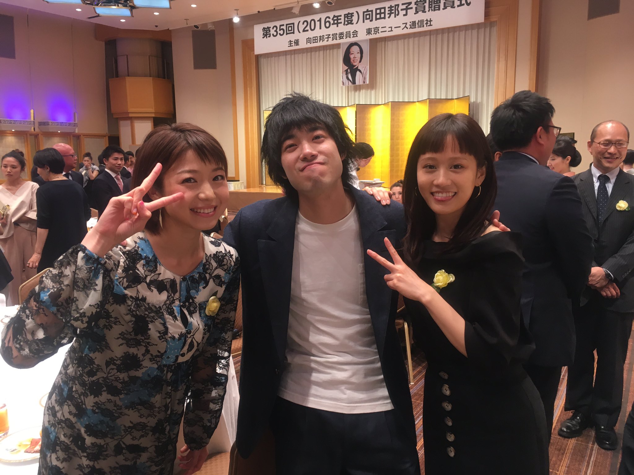 黒猫チェルシー ドラマ 毒島ゆり子のせきらら日記 チームの皆は 再会出来てテンション上がってる訳ですが 前田敦子さんとも久々に再会です そして実はドラマでは絡みのなかった中村静香さんとも打ち上げ以来に再会 またこのチームでお仕事したいっす