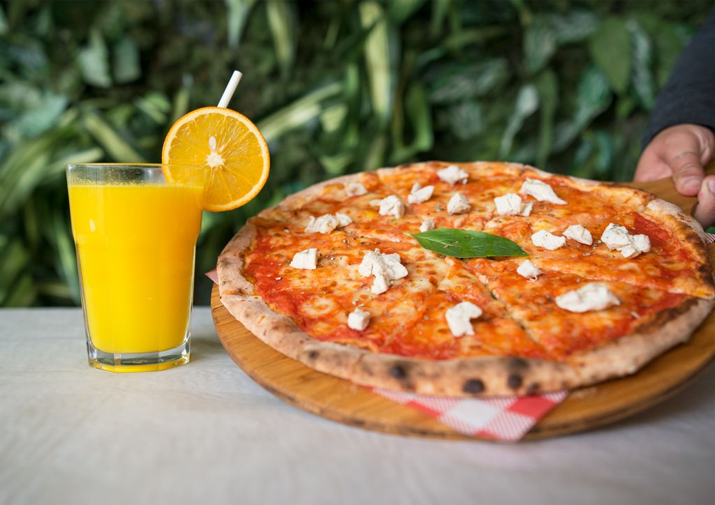 kitchenpizzeria's tweet photo. Mozzarella, chicken and thyme with a refreshing glass of fresh orange juice on the side. #KitchenPizzeria https://t.co/k6KqEtySnn