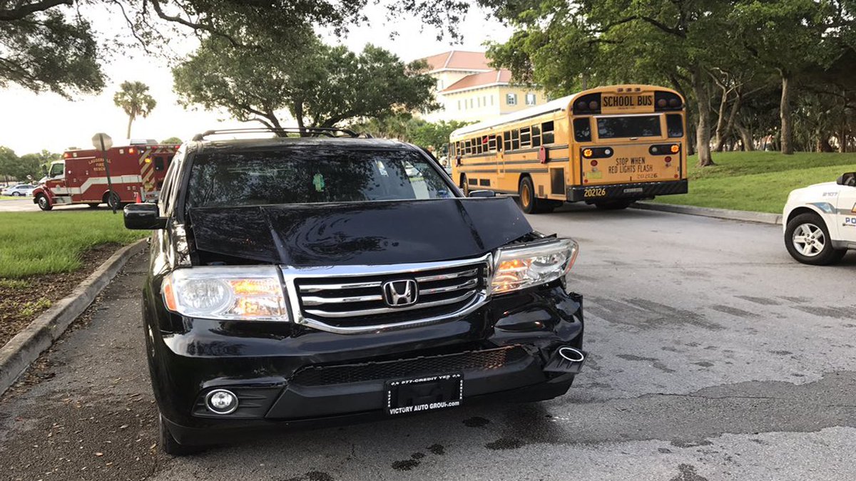 3 injured in crash involving school bus, SUV in Lauderhill bit.ly/2r70l92 https://t.co/JuRtPssK5o