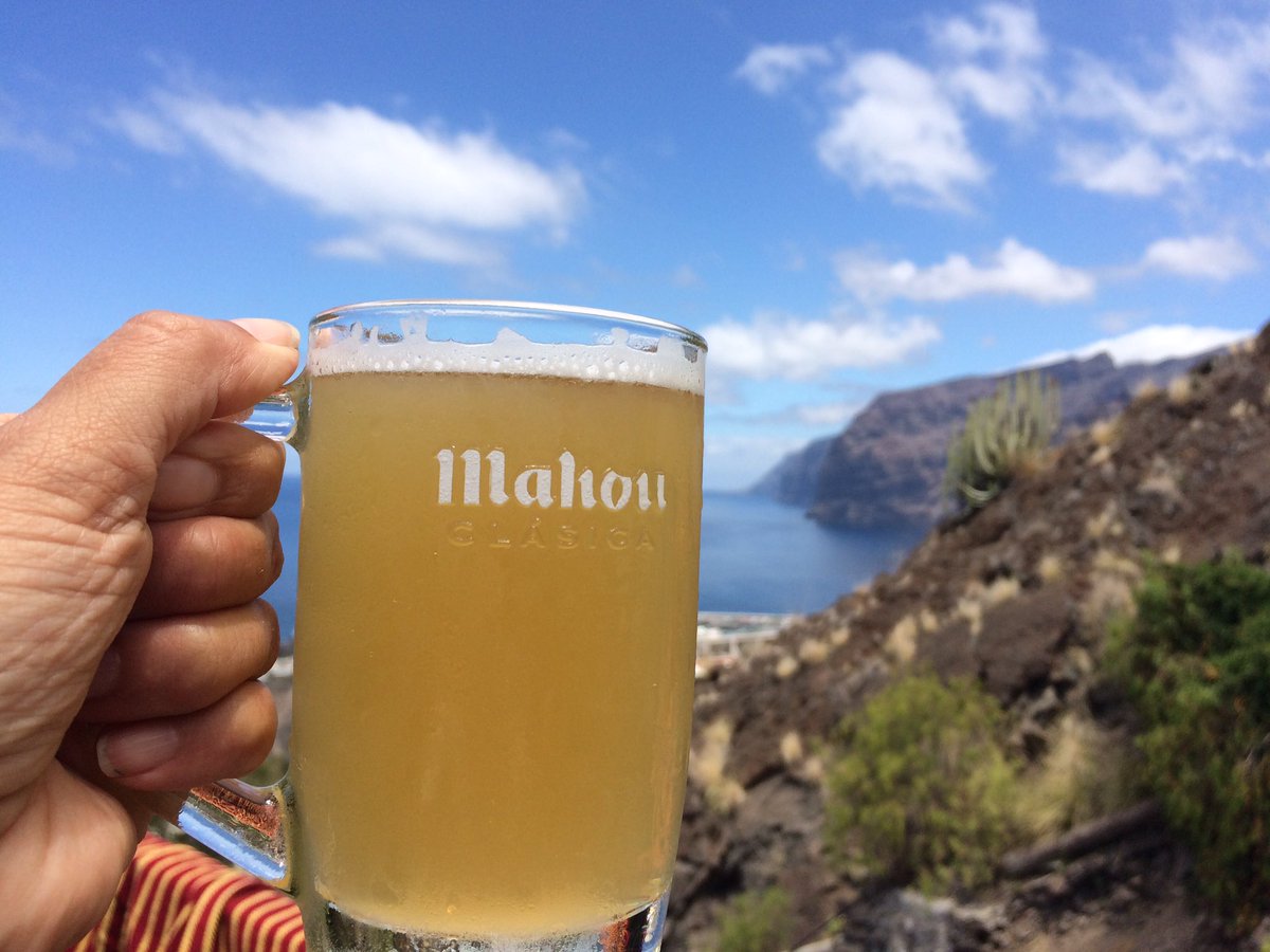Qué mejor forma de despedirme de Tenerife que con una birra en Los Gigantes! 
#MisCervezasporahi ❤️#DiadeCanarias