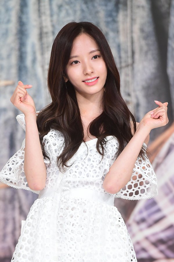 WJSN_THAILAND's tweet photo. [PRESS] 170530 #WJSN #BONA - โบนาที่งานแถลงข่าวซีรี่ส์ KBS2 'The Best Shot' https://t.co/n6cqXLzJTc