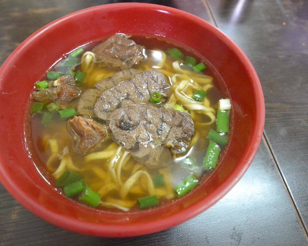 rjdexplorer's tweet photo. We're on a noodle country so we need to try one. Beef noodles in one of the busy stalls along Jiufen Old Street. #taipeitales #taipeitour #… https://t.co/ziRx5MKjDf
