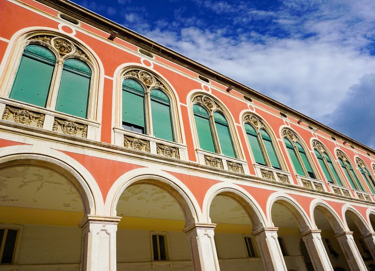 split_tours's tweet image. Wander Through the Colorful Old Town

#split #splitwalking #europetours #splittours #tours #travel #splitguide 

ow.ly/odQ830c7eSV