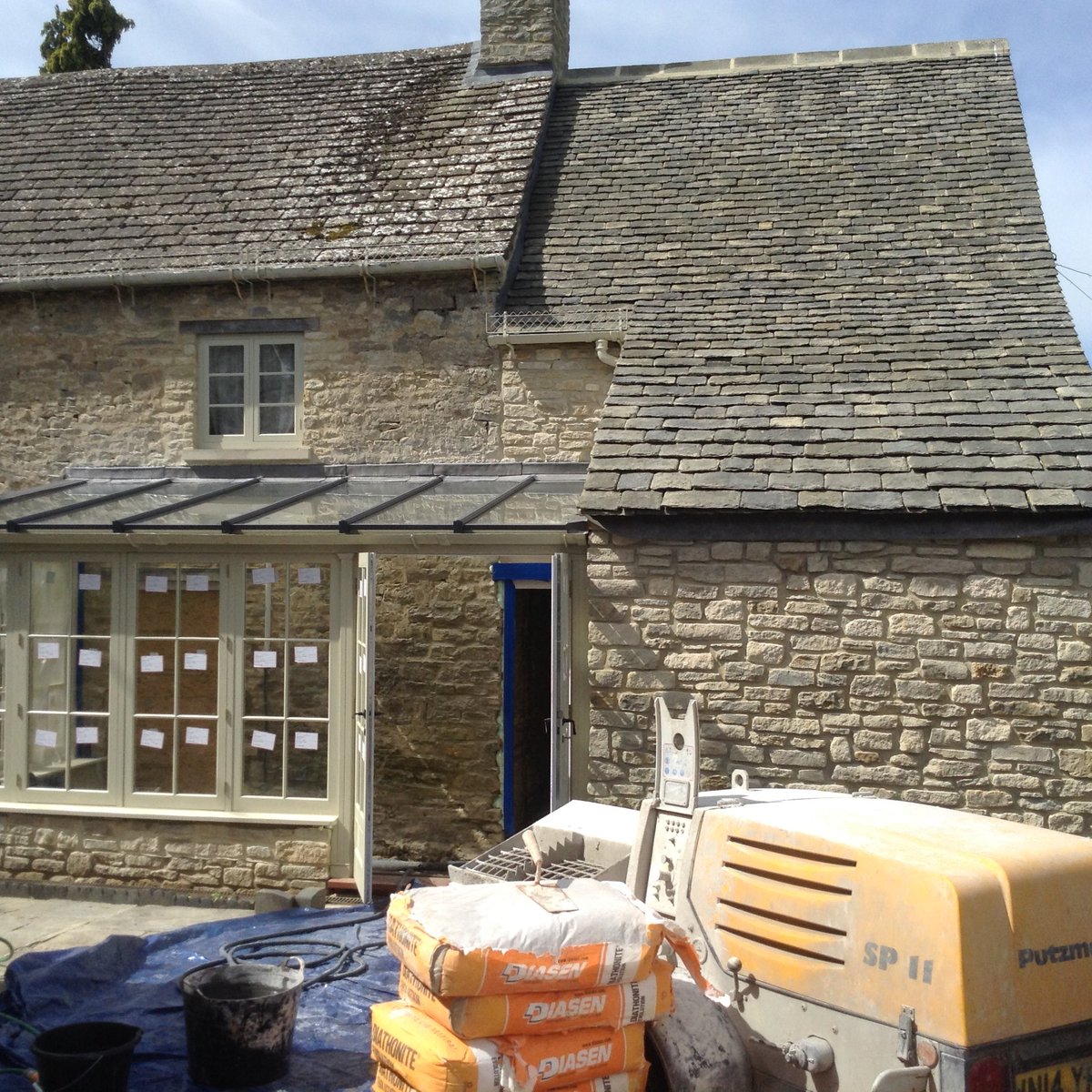 JordayaLtd's tweet photo. #TheCotswolds One of @JordayaLtd projects .. #DiathoniteEvolution #Plasters #Render #Cottages https://t.co/3NYbKfVLE3