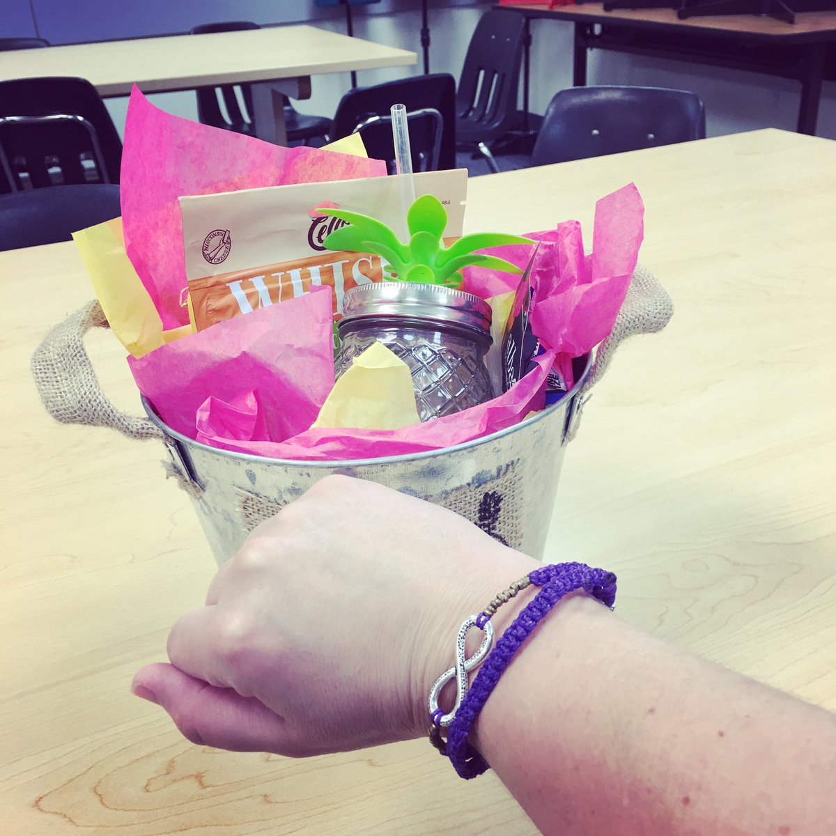 MrsLoftTweets's tweet photo. My teacher friends are the best!  #happyfirstyear #fcsladies #infinitesupport #misdpremier @Knightlife_MHS @msaalvarez https://t.co/73RenePNU7