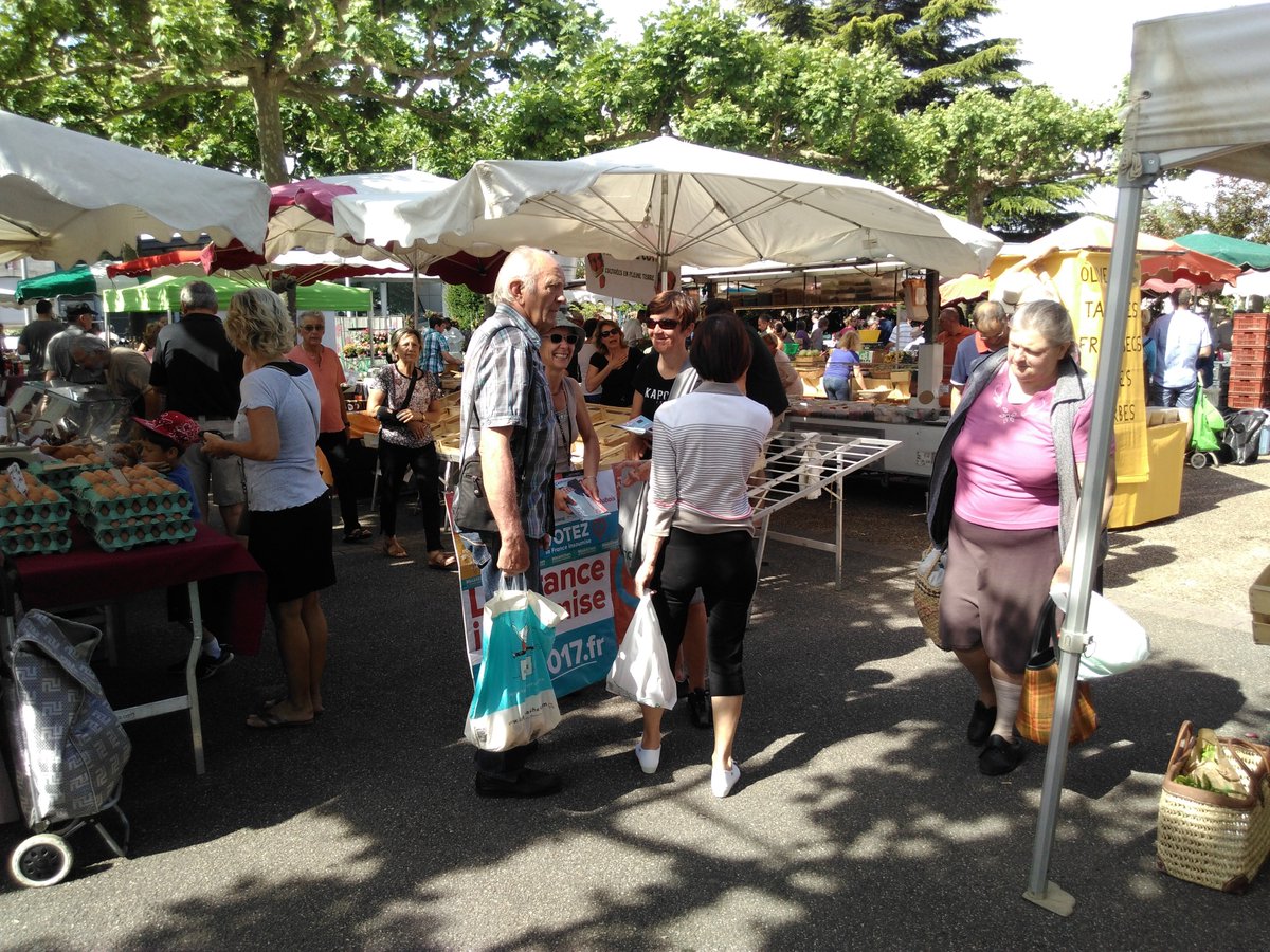 LegisAgenNerac's tweet photo. Marché de #BonEncontre en présence de notre candidate #Fi #legislatives2017 #LotetGaronne https://t.co/RhTCtvJYJb