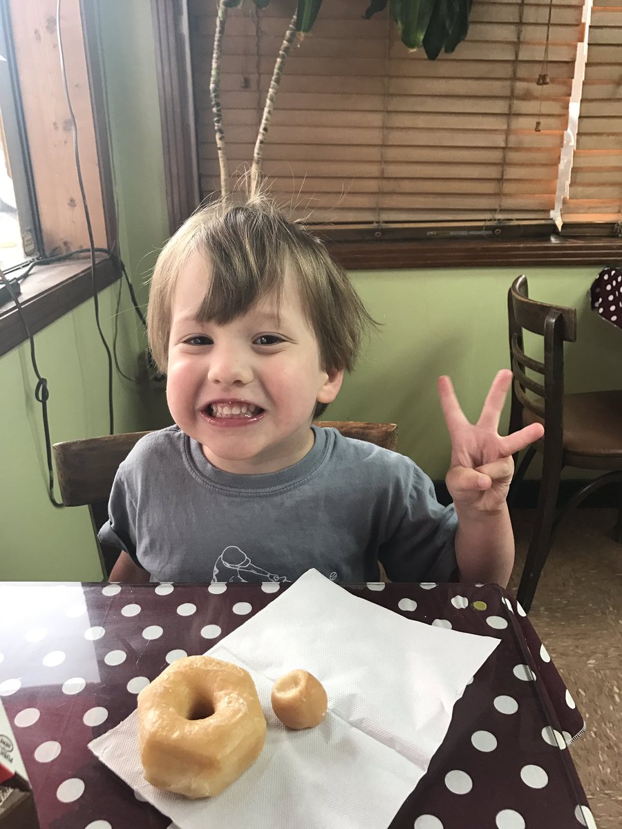 CArmstrongMSU's tweet photo. Breakfast with the birthday boy! #baseballdonuts https://t.co/V2kkN8A8EG