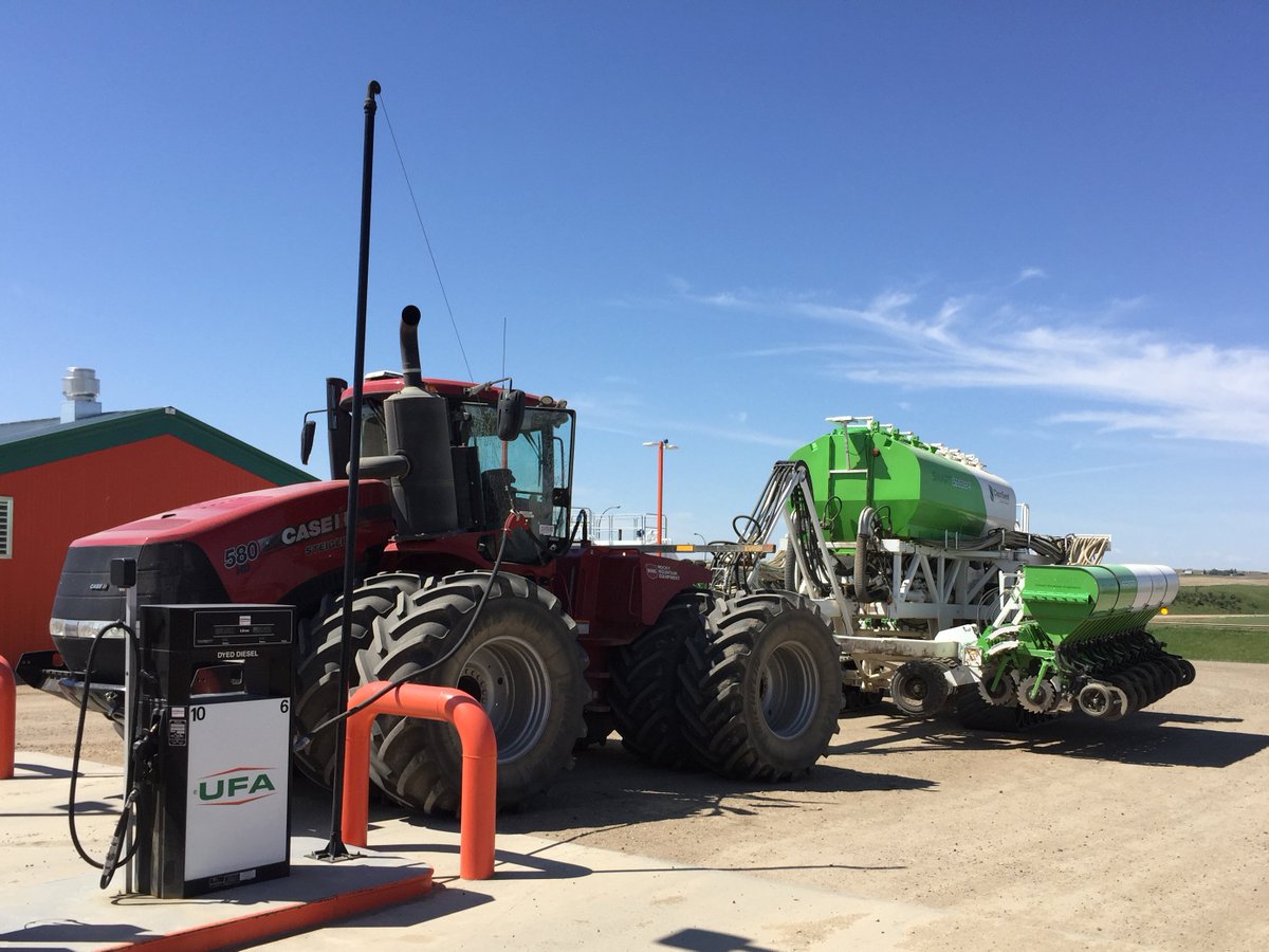 SmartSeeder's tweet image. Stopping for fuel in great weather before another #smartseeder Canola demo in Alberta! #superiorfurrow #evendistribution #seedsync @RMEHQ