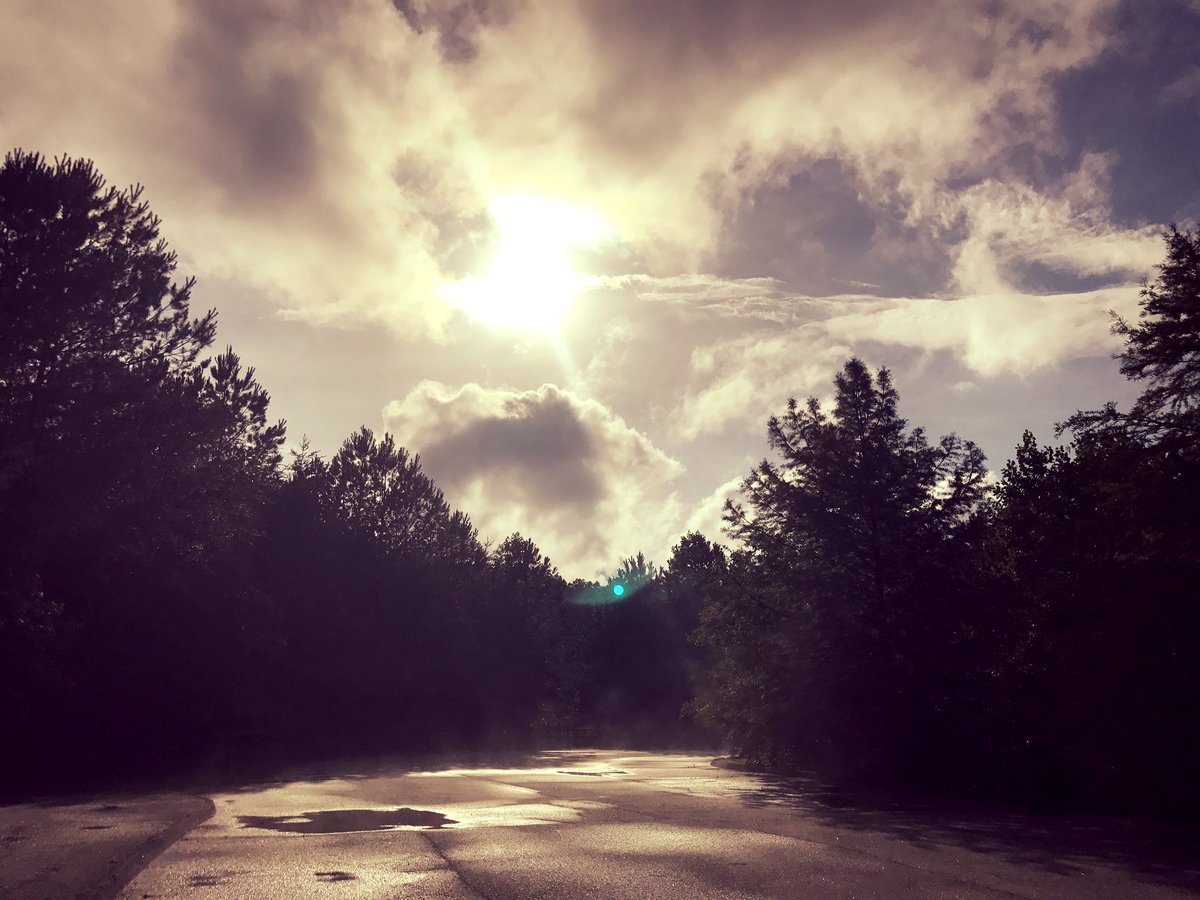 ElleMarie3877's tweet photo. Sitting here at Stone Mountain park waiting for the rain ☔️ to stop https://t.co/Vc6zSOIZ9o