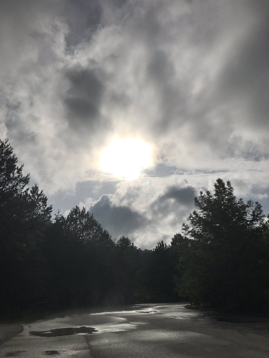 ElleMarie3877's tweet photo. Sitting here at Stone Mountain park waiting for the rain ☔️ to stop https://t.co/Vc6zSOIZ9o