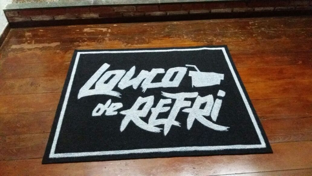 LoucoDeRefri's tweet photo. Quando uns caras de preto colocar esse tapete na festa pode se animar que o Show vai começar #LoucoDeRefri https://t.co/DmpySLL5xQ