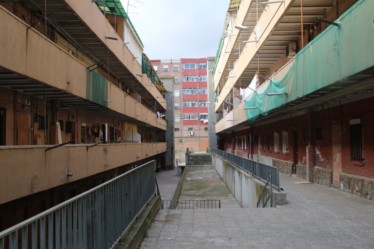 Trinitat Nova, fins quan aquesta vergonya que degrada el barri? <a href="/CUP9B/">CUP9B</a> <a href="/el_curco/">ElCurcóDe9barris</a> <a href="/janetsanz/">Janet Sanz 🍉</a> <a href="/TriniRadio/">Trinitat Nova Radio</a>